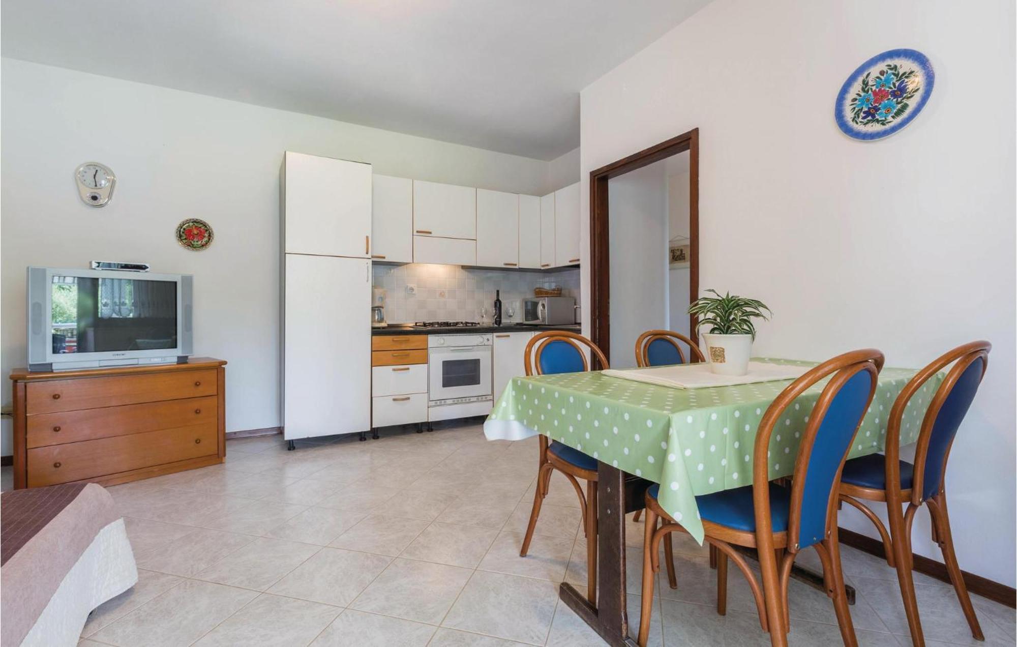 2 Bedroom Beautiful Apartment In Савудрия Экстерьер фото