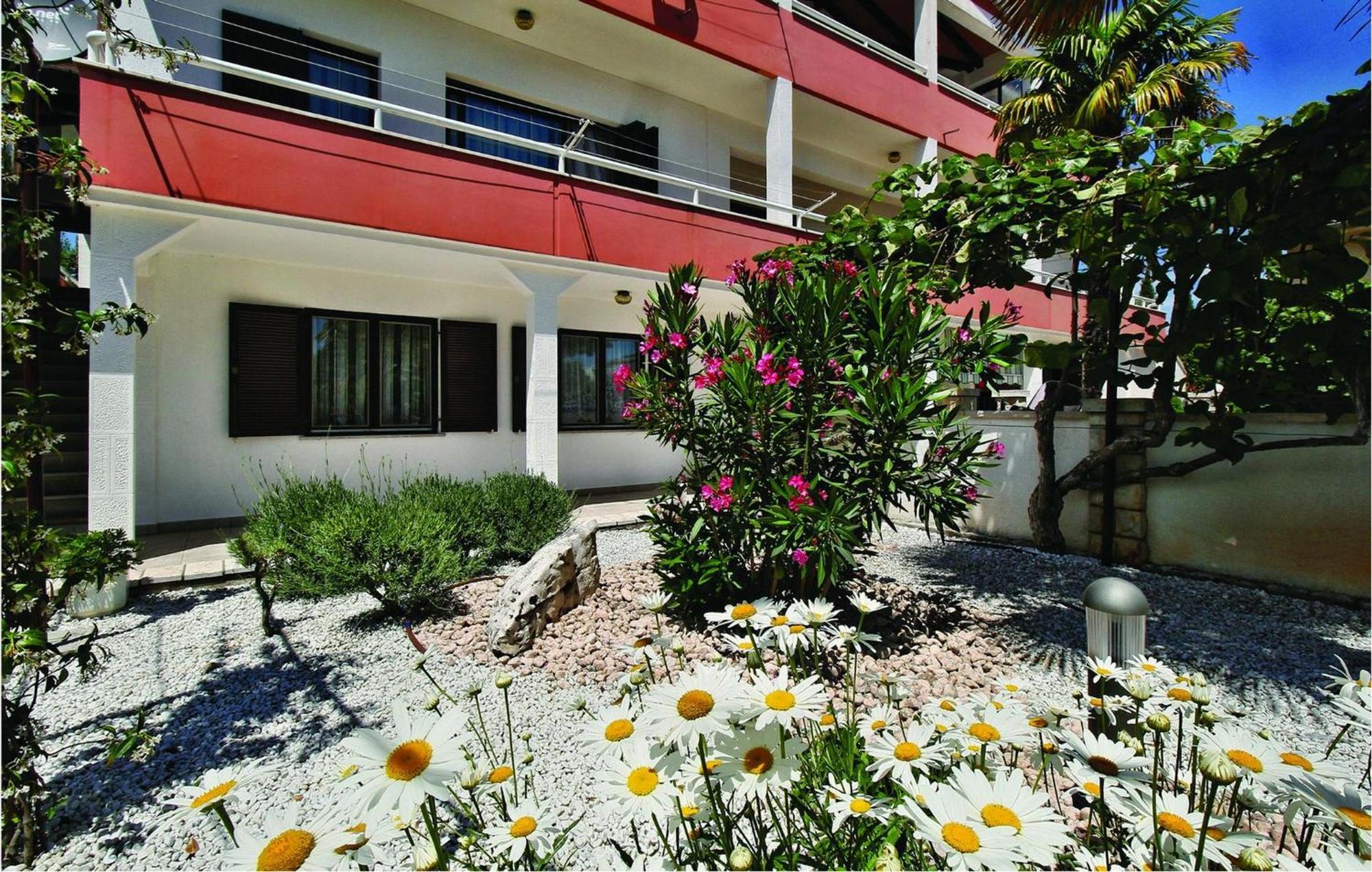 2 Bedroom Beautiful Apartment In Савудрия Экстерьер фото