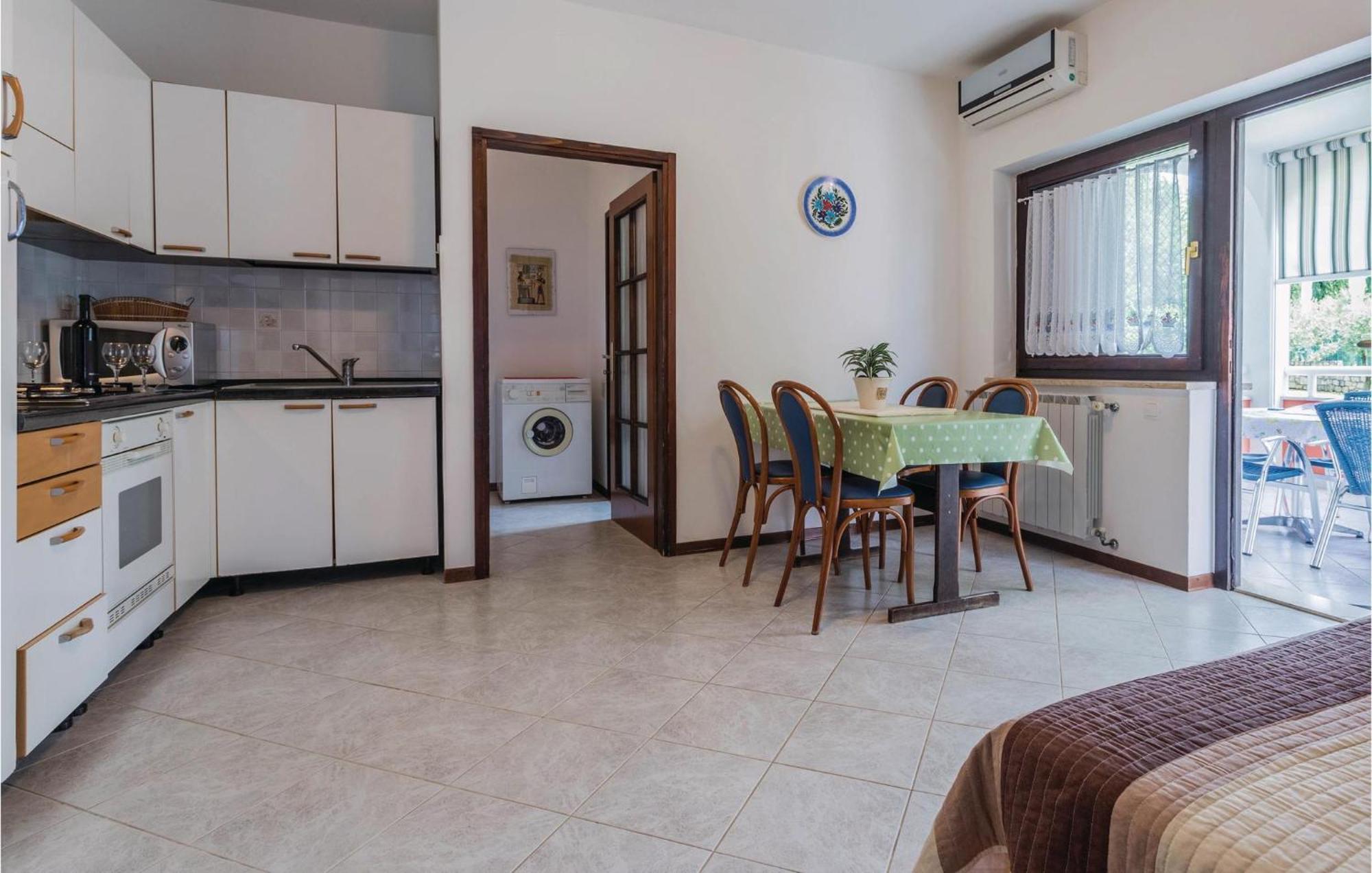 2 Bedroom Beautiful Apartment In Савудрия Экстерьер фото